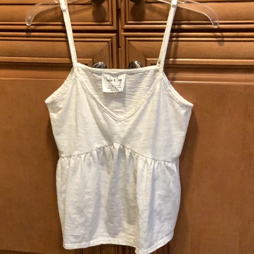 WHITE RUFFLE TANK TOP 👩 - Picture 1 of 5